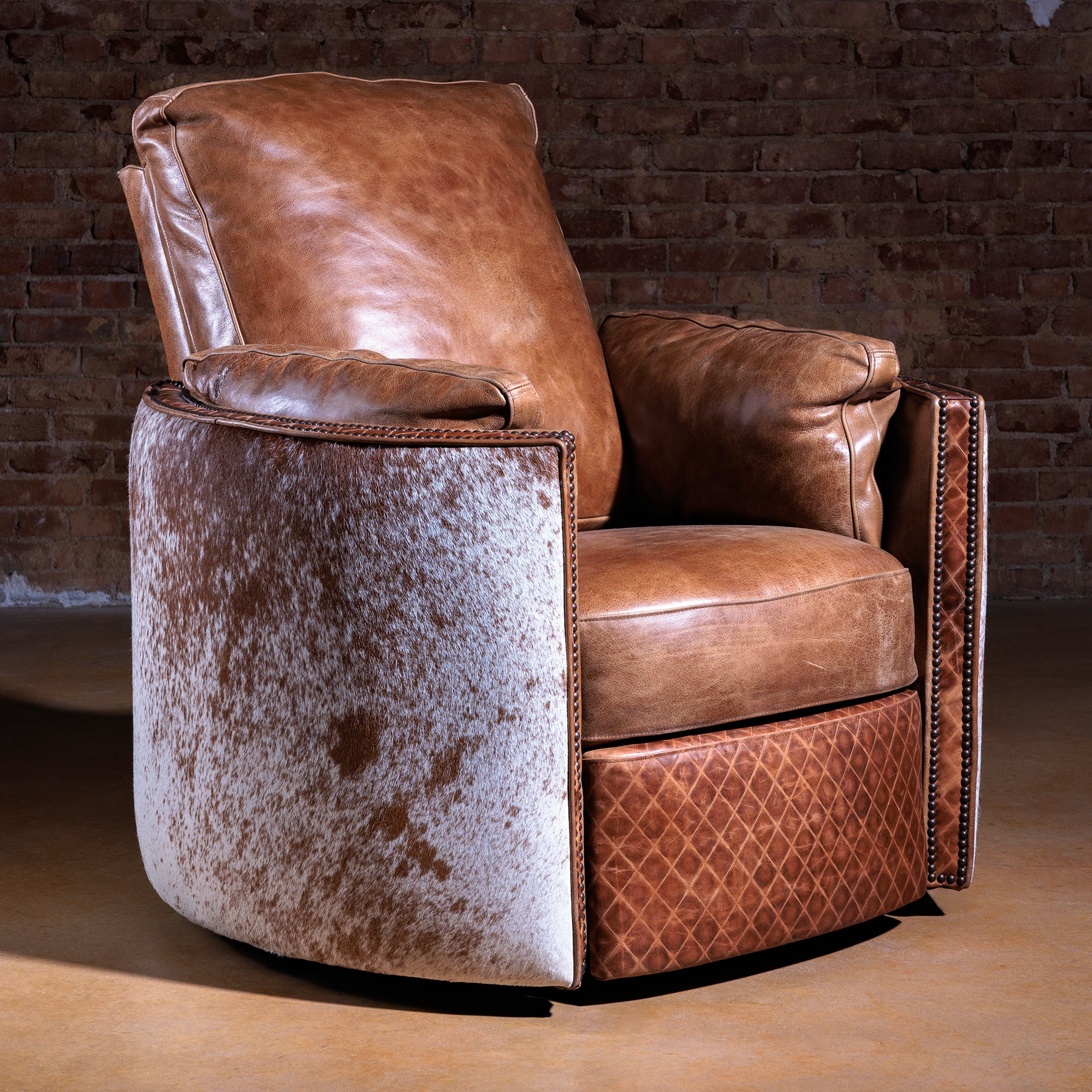 Brazos Cuddler Recliner in Brazilian cowhide and top-grain leather