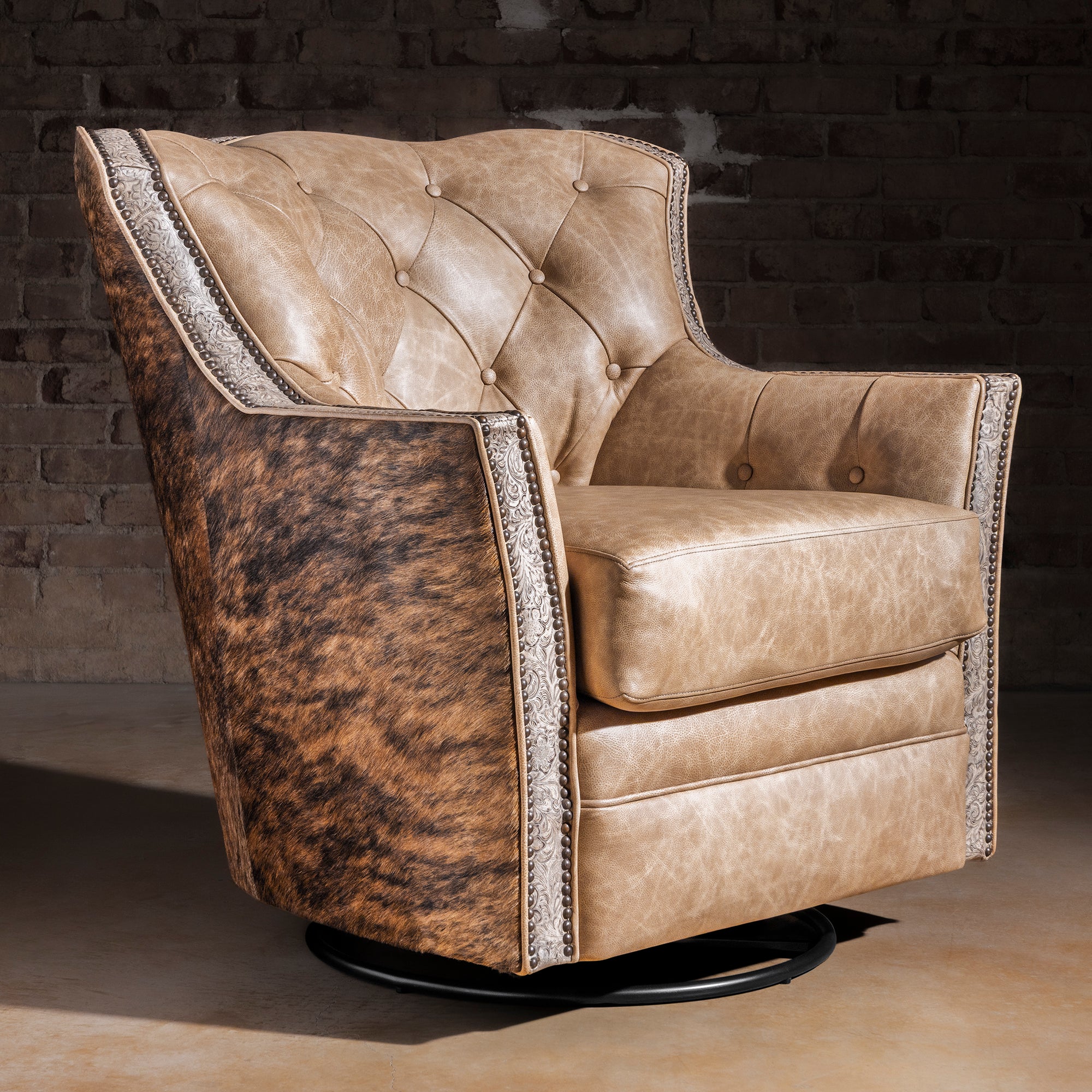 Prairie Pearl swivel chair in pearl top-grain leather with Brazilian cowhide exterior