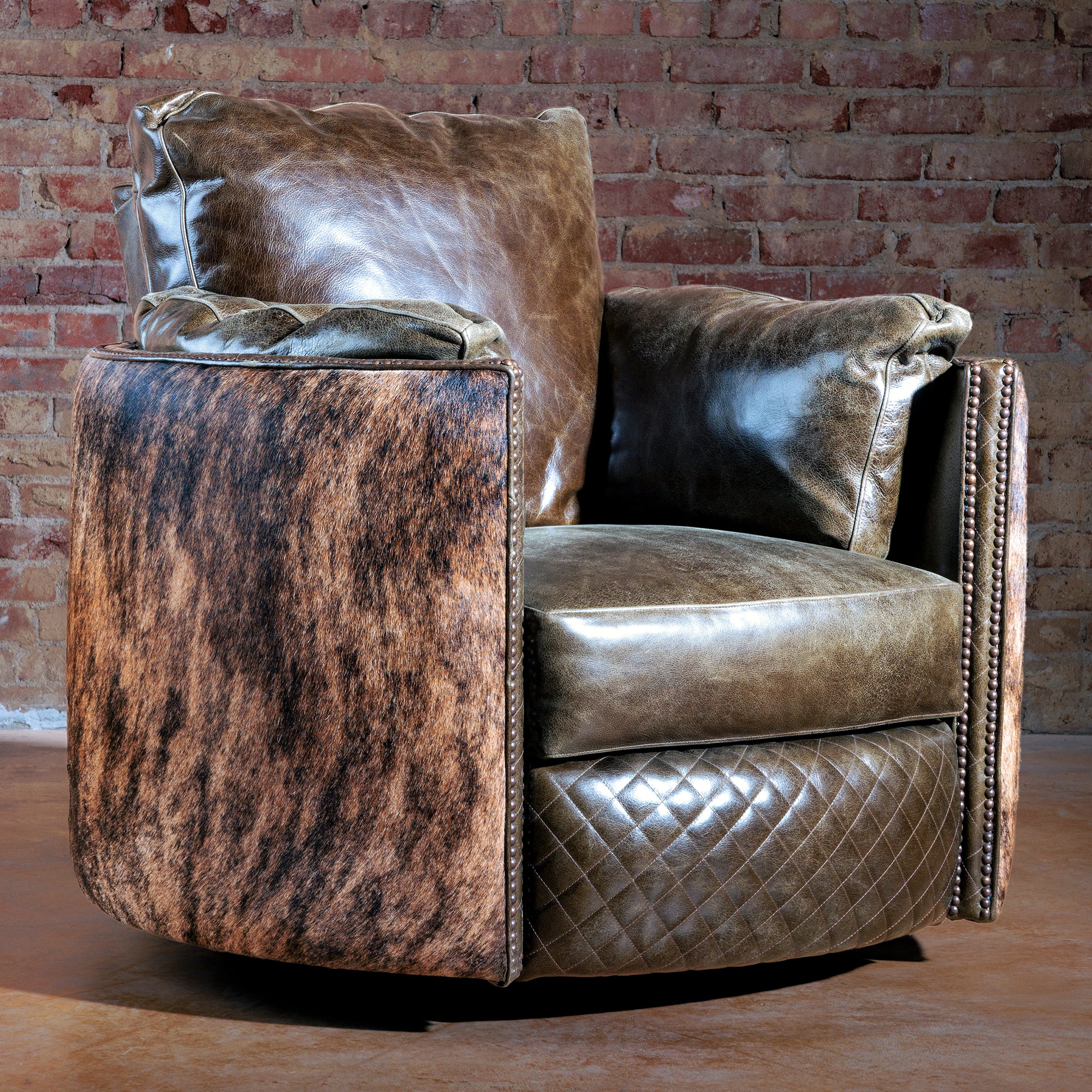 Front view of Cactus Breeze Western recliner chair in leather and brindle cowhide