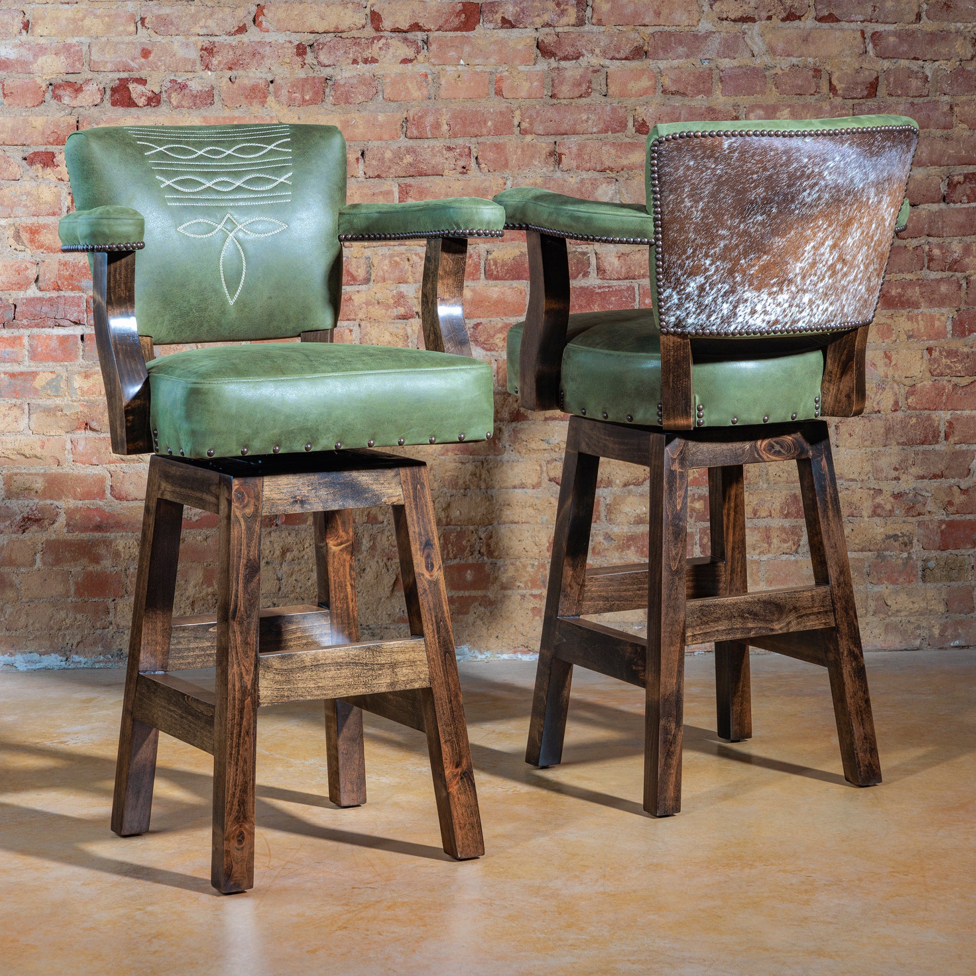 Verde Ranch Swivel Stool – Custom Leather Cowhide Lodge Bar