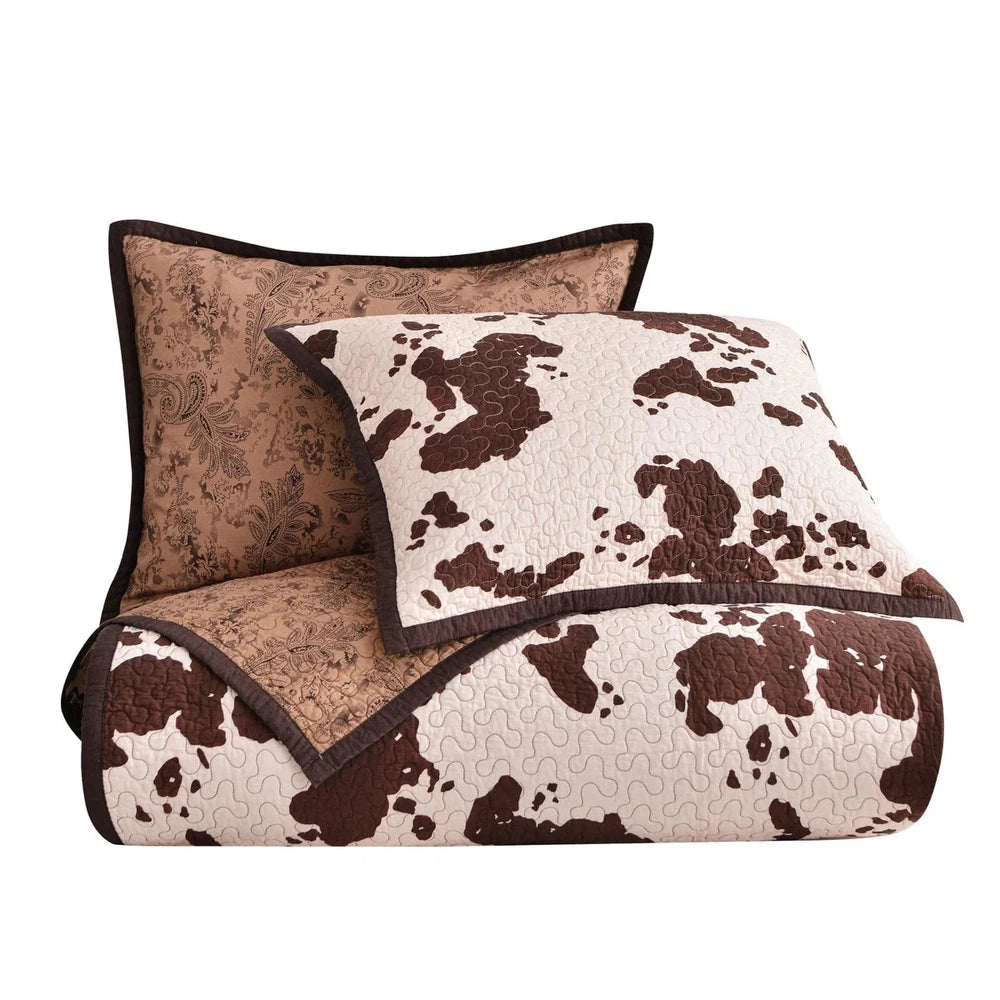 Bring the Wild West to your bedroom with the Elsa Quilt Set. Reversible cotton quilts feature a charming ranch print to add a touch of rustic flair. The collection also includes cowhide-print sheets, Euro shams in luxe leather, and coordinating window treatments with fringe details. Create a warm and inviting atmosphere in your home with Elsa.