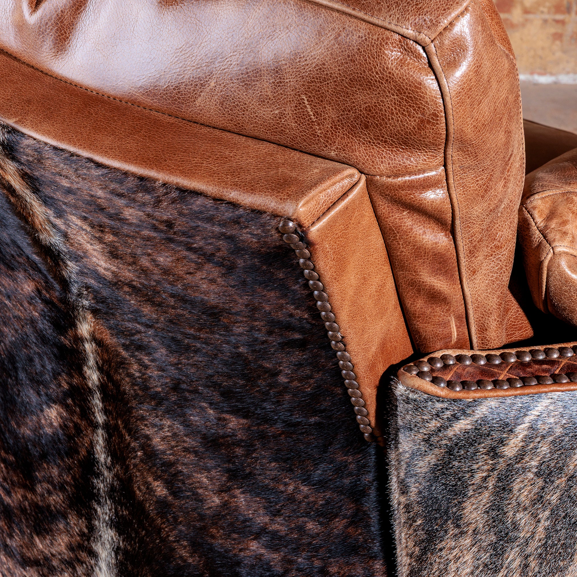 western-cowhide-swivel-chair-snuggler