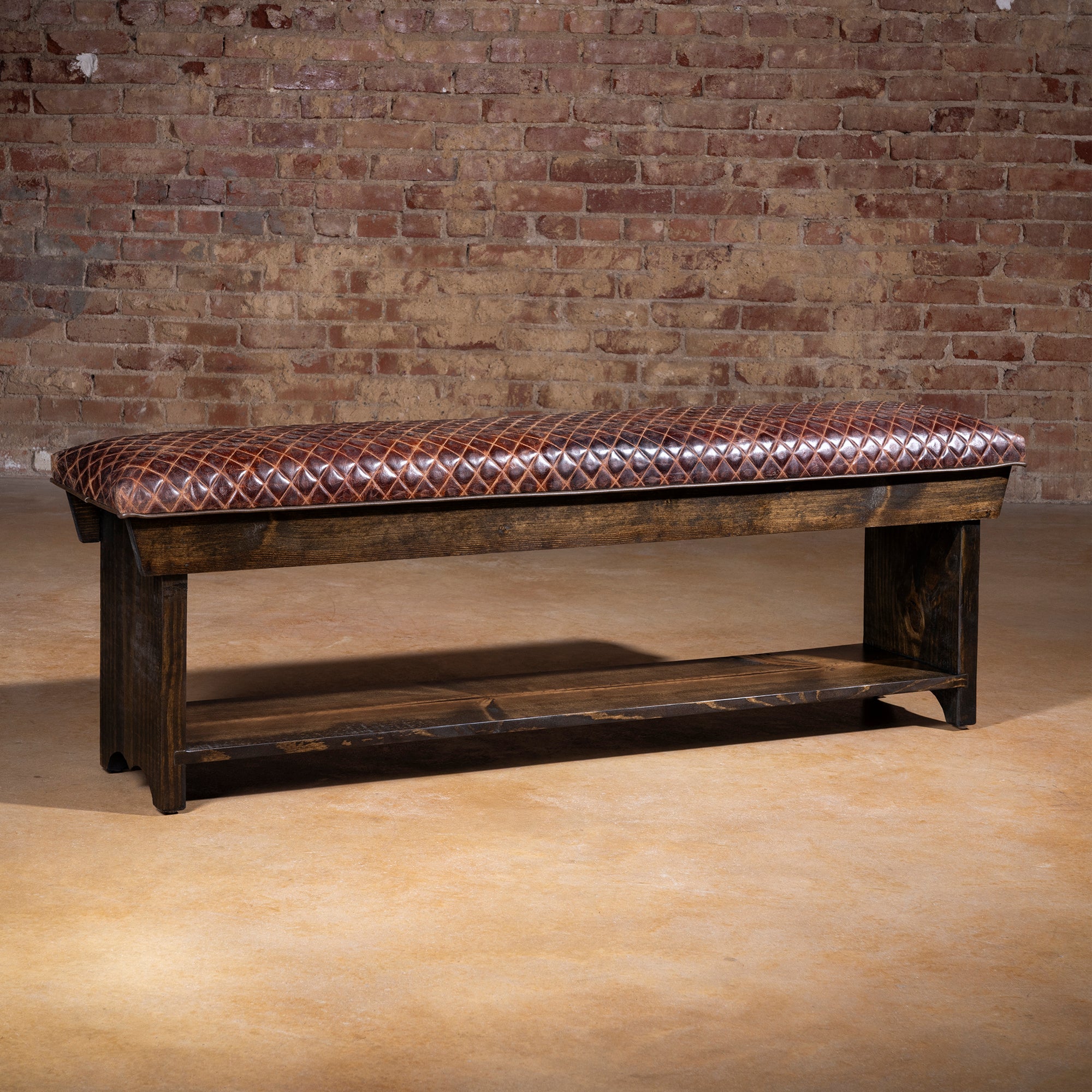 Mesa Royale Bench in top-grain diamond-stitched leather – front view